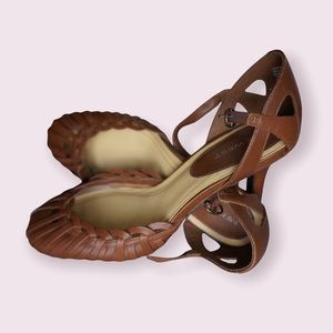 Nine West Women’s Size 7.5 brown leather high heel pumps